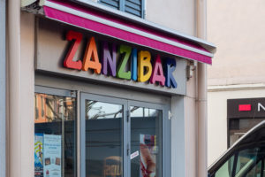 La liberté de la presse s’affiche au Zanzibar (Aix-les-Bains)